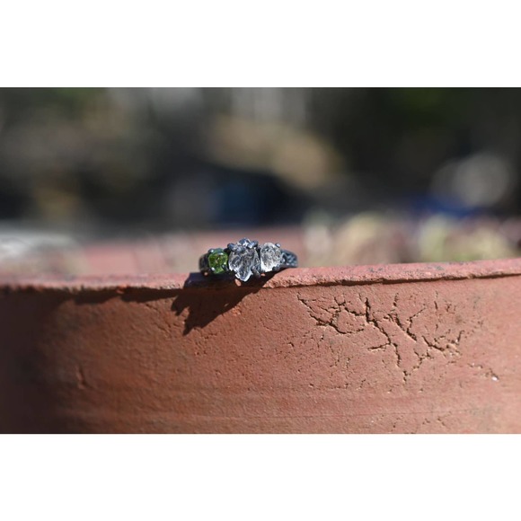 Unique Raw Peridot Engagement Ring, oxidized sterling silver, size 3 4 5… - Picture 4 of 6